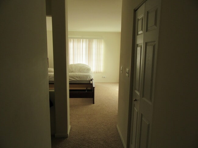 Building Photo - 440 E Thornhill Ln
