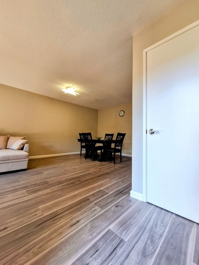 Building Photo - Beautiful Two-Story Condo With Pool, Hot T...