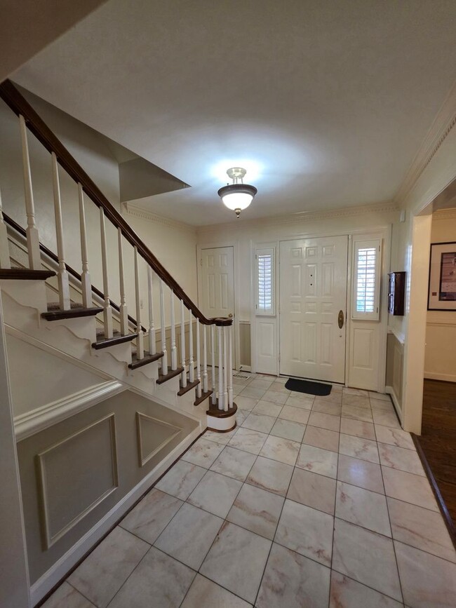 Building Photo - Ghent Square