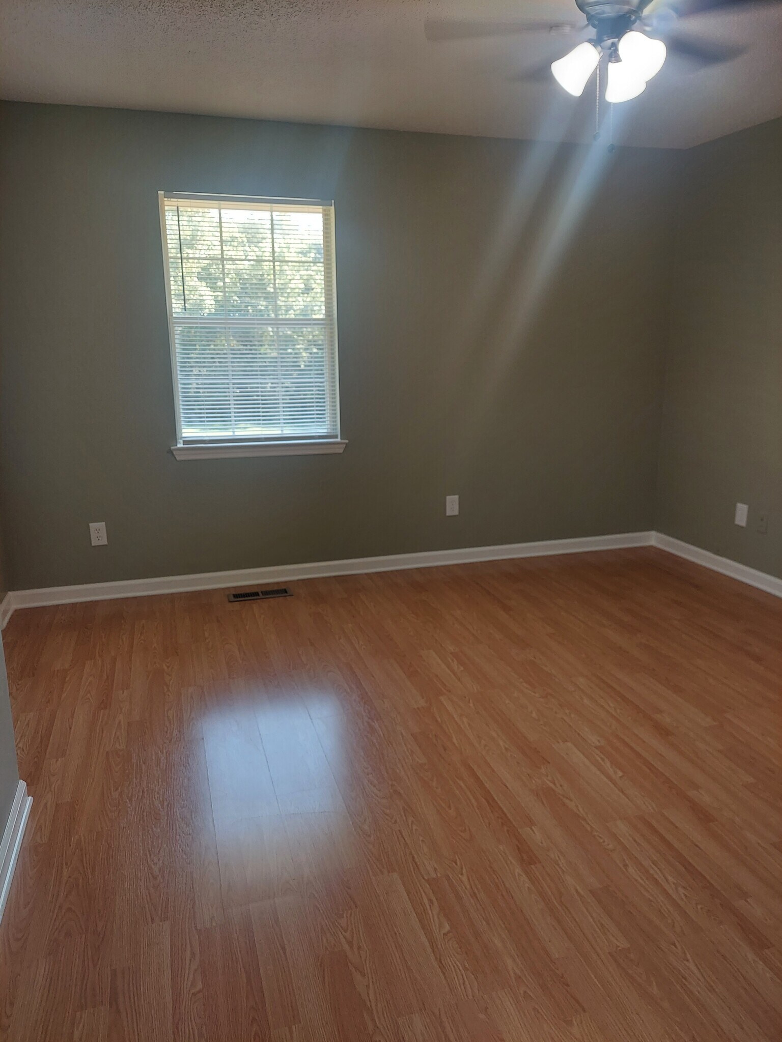 Bedroom 1 - 108 Bell St