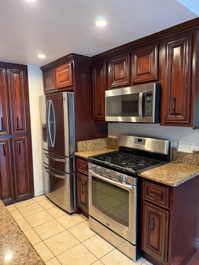 Building Photo - 20279 Green Hill Ln