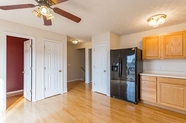 Building Photo - Spacious 3-Bedroom Townhome with Garage in a Prime Harrisonburg Location!