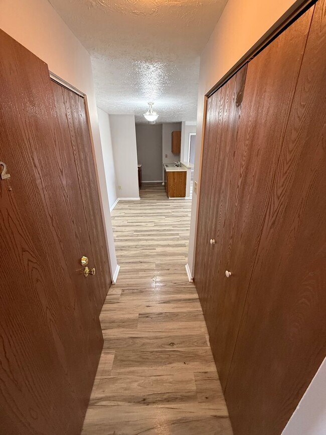 Building Photo - 2 bedroom condo available!