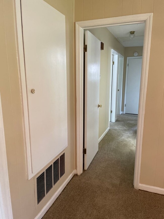 Building Photo - 242 Adler Dr