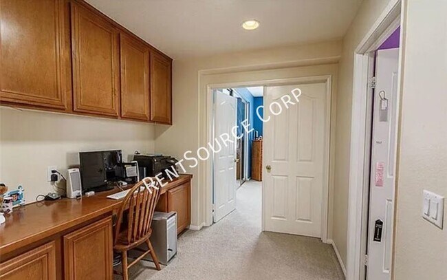 Building Photo - 22909 Redwood Ct