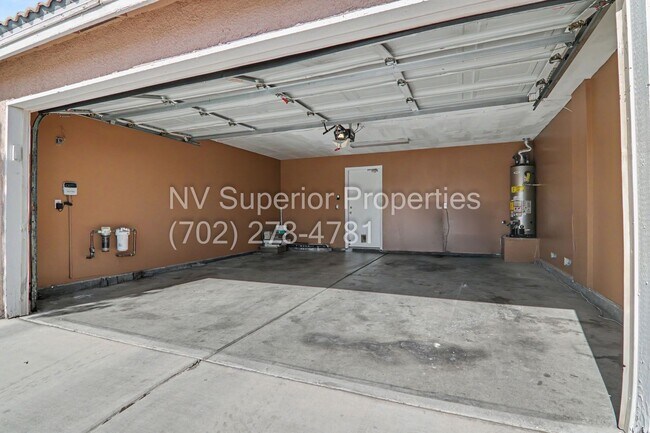 Building Photo - NW!! 4 bedrooms!! Bed & Bath DownStairs!!! RV Parking!!! Synthetic Grass Front yard!! Real Grass ...