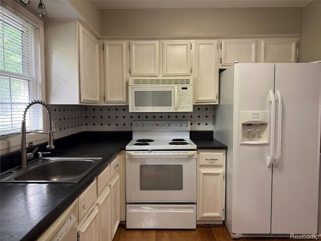 Building Photo - 1775 Brentwood
