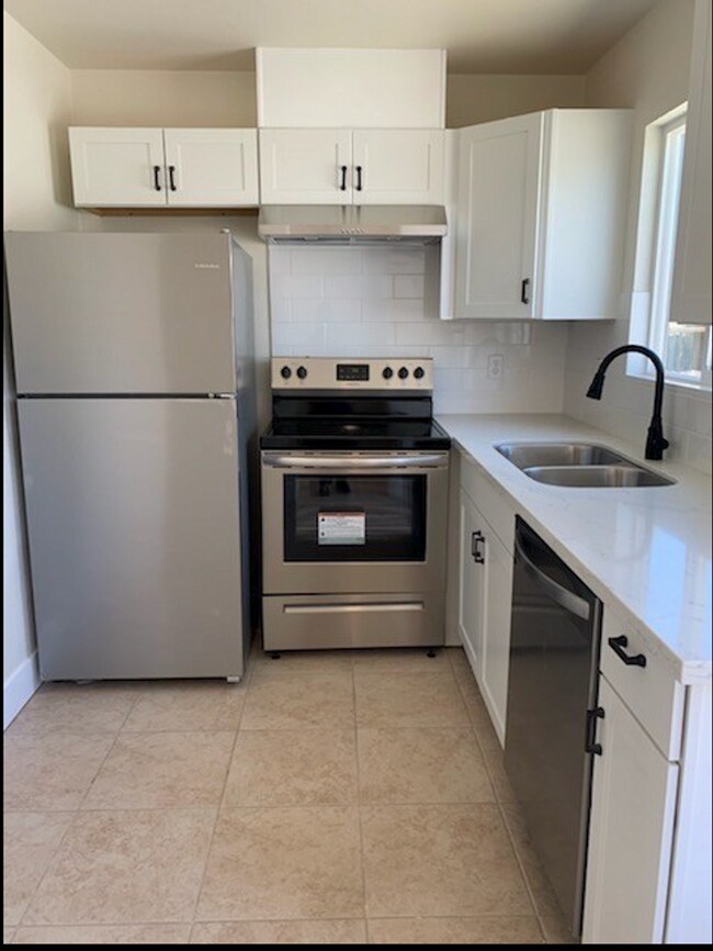 Building Photo - Buchanan Duplex