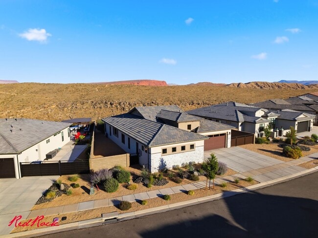Building Photo - 4 Bedroom Home with Gorgeous Views