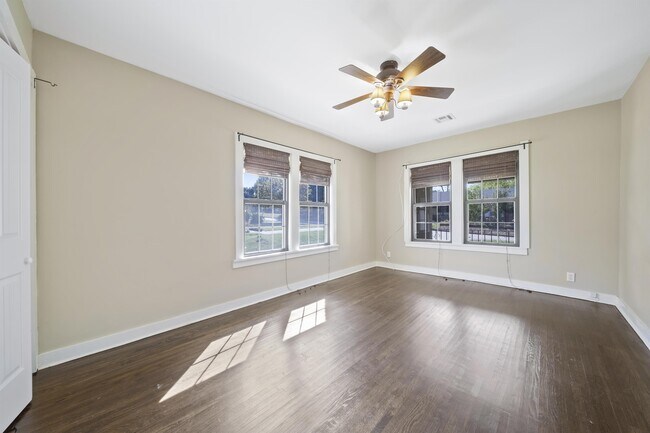 Building Photo - 1231 S Richmond Ave