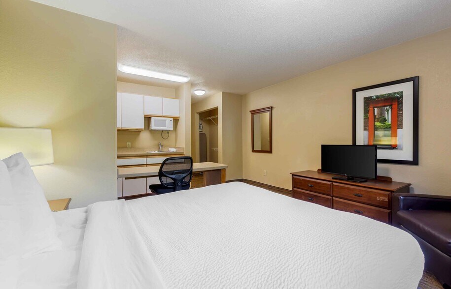 Building Photo - Furnished Studio-Greenville - Haywood Mall