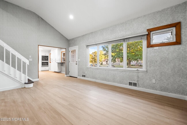Building Photo - 42 Arno St