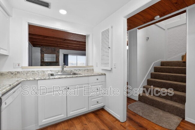 Building Photo - 2219 9th St SE