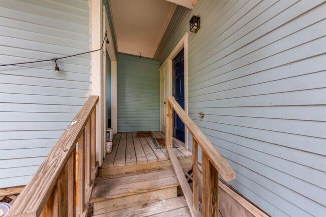 Building Photo - 406 W Johanna St