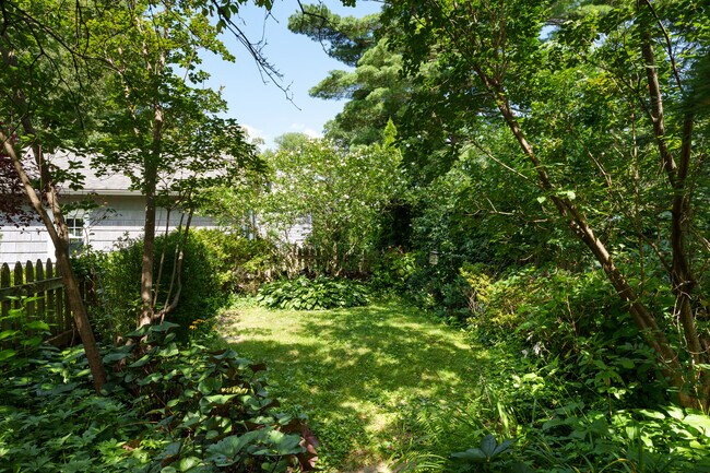 Building Photo - 44 Markham Rd