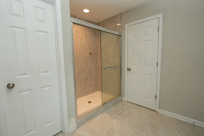 Building Photo - A charming house with 4 beds and 3.5 bath ...