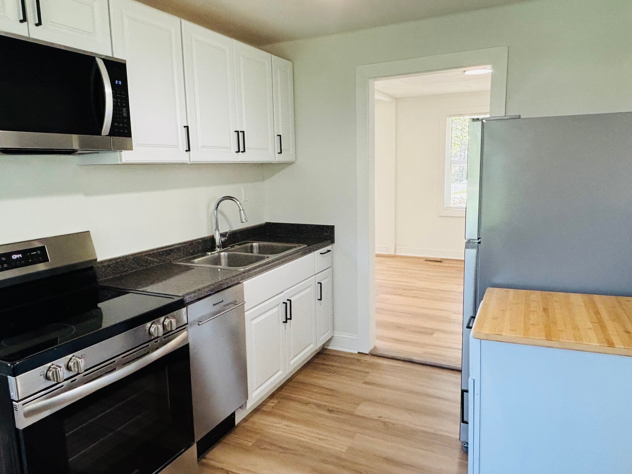 Building Photo - 1615 Engle Dr