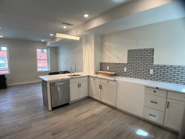 Building Photo - 1252 S 15th St