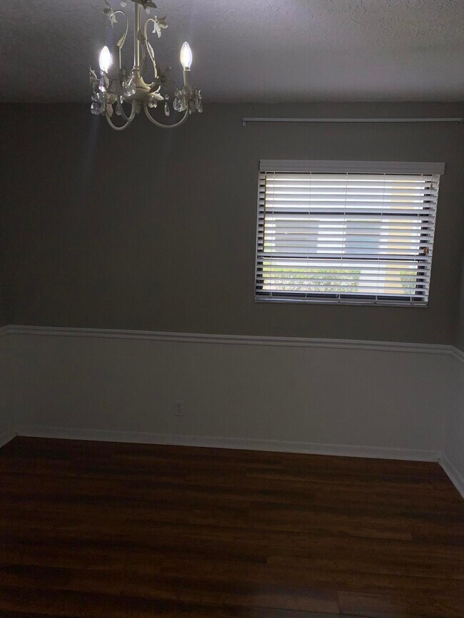 Building Photo - 2015 Coral Ridge Dr