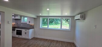 Building Photo - 60 Waterbury Pky