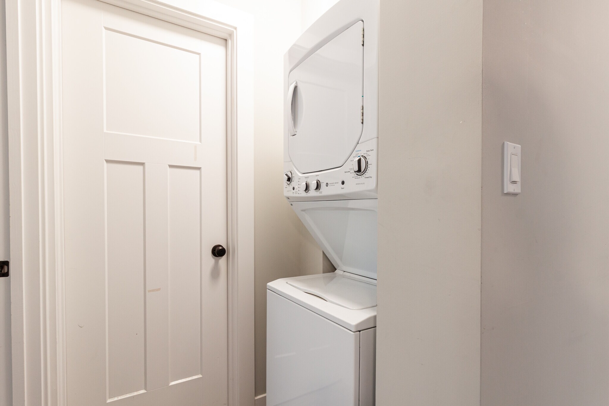 Building Photo - 525 W Surf St