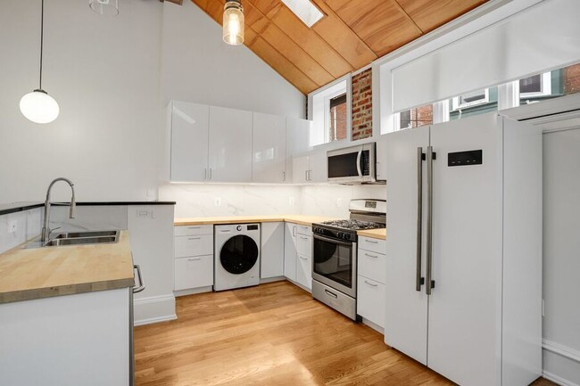 Building Photo - 1631 16th St NW