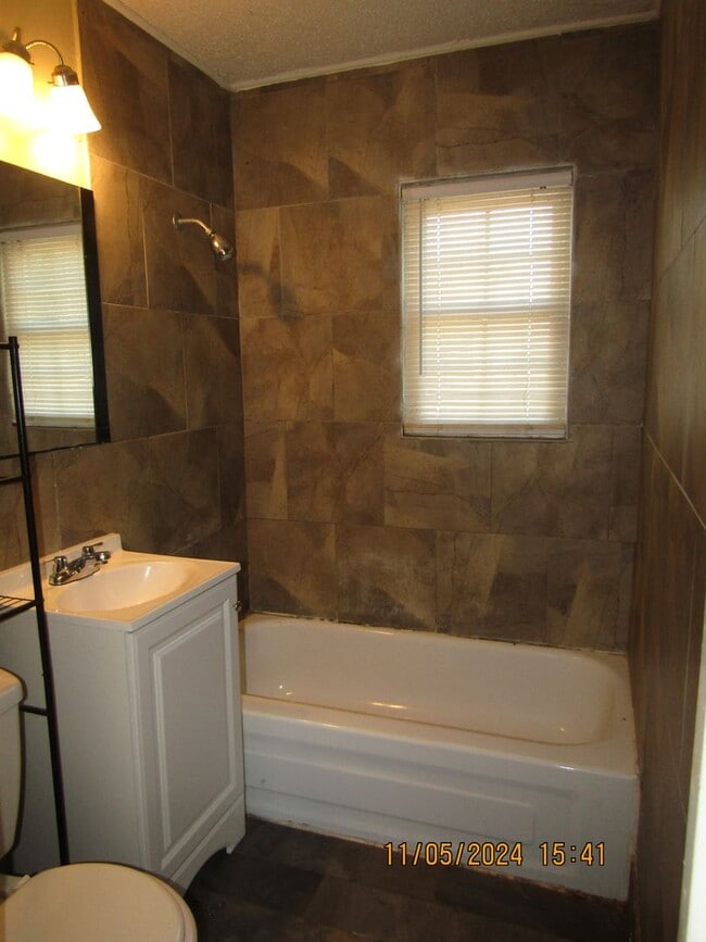 Building Photo - Very nice updated home! Half month rent free($362.50) on the 2nd full month's rent