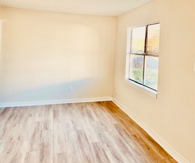 Building Photo - BEAUTIFUL REMODELED 3 BEDROOM LEASE HOME CLOSE TO DOWNTOWN HOUSTON