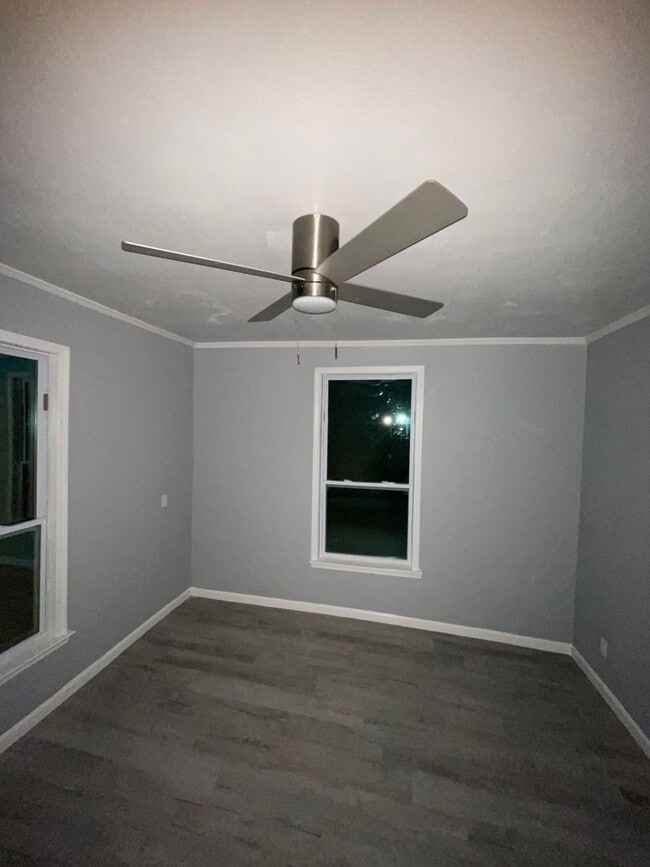 Building Photo - 3 bedrooms 2 baths - Only $1500 Per Month