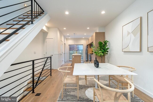 Building Photo - 2925 Master St