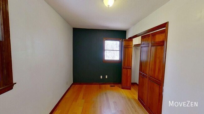 Building Photo - 4711 Highview Pl