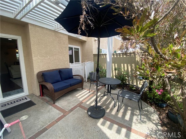 Building Photo - 73 Thicket