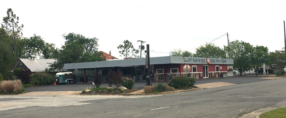 Building Photo - 709 W Woodard St