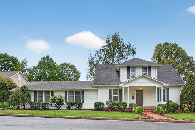 Building Photo - Charming 4BR / 3BA Historic Home with Big ...