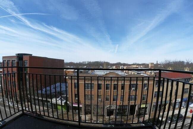 Building Photo - 4447 N Kedzie Ave