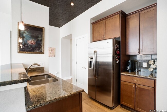 Building Photo - 7342 Oak Manor Dr