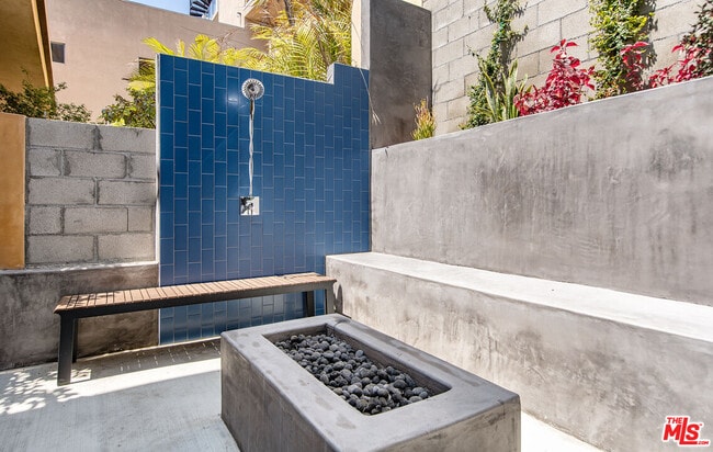 Building Photo - 6623 Esplanade