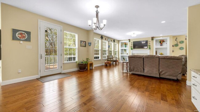 Building Photo - 303 Gateview Dr