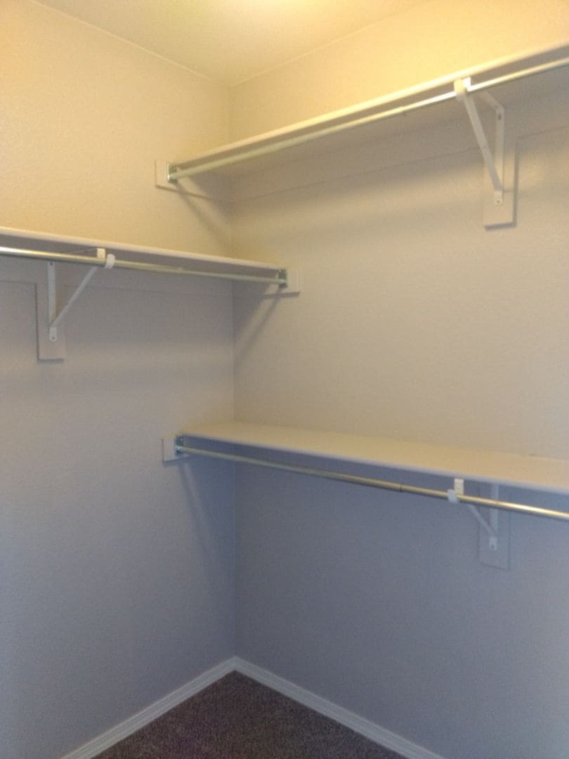 Building Photo - 6511 Stagecoach Ave