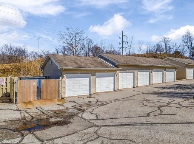 Building Photo - 14929 Lenox Dr