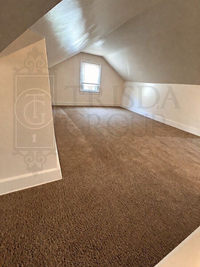 Building Photo - Avail Avail Aug 1st: A GEM in Dormont!  Spacious 3BR Twin Home, Parking, Charm, Walkability, Outd...