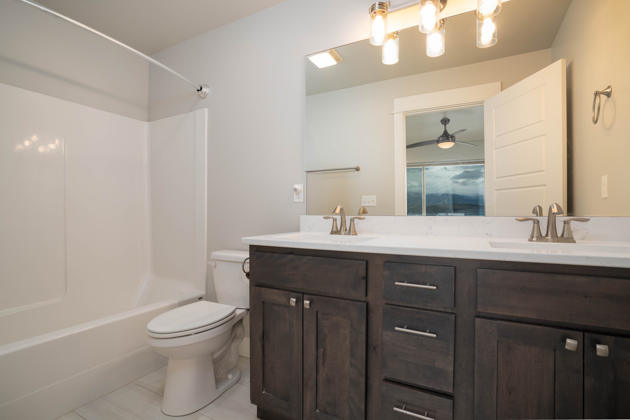 Building Photo - 1403 Happy Ln