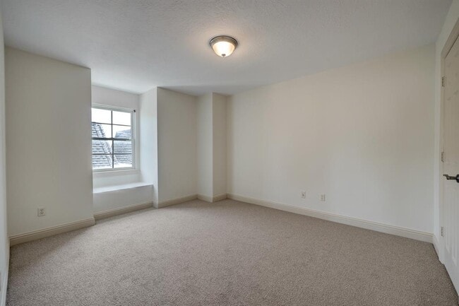 Building Photo - 5972 Inwood Dr