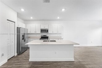 Building Photo - 4612 Hollister Ave