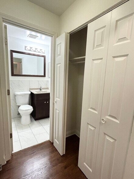 Building Photo - 3732 N Pine Grove Ave