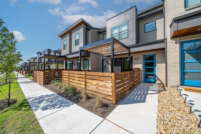 Building Photo - 917 Emerling Dr