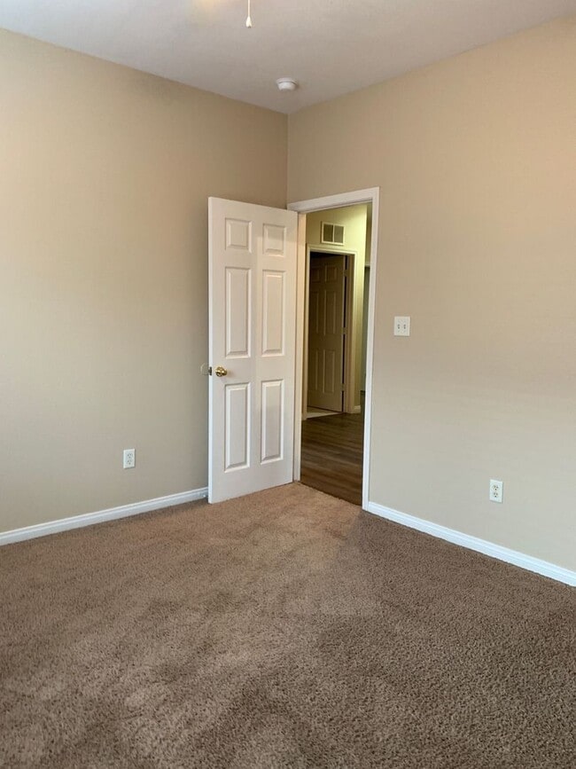 Building Photo - Beautiful 4 bed home in Northwest Bakersfi...