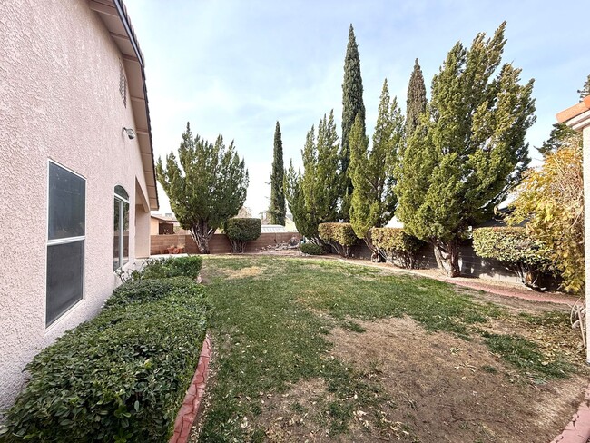 Building Photo - Charming 3 bedroom 2 bathroom home with So...