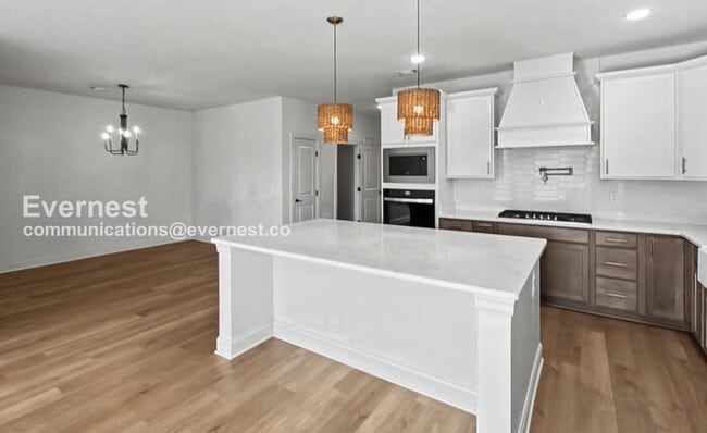 Building Photo - 3 Bed/2 Bath Home with Garage / Pet-Friendly / Available Now!