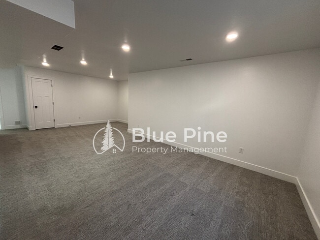 Building Photo - 4403 E Hatch Holw Ln
